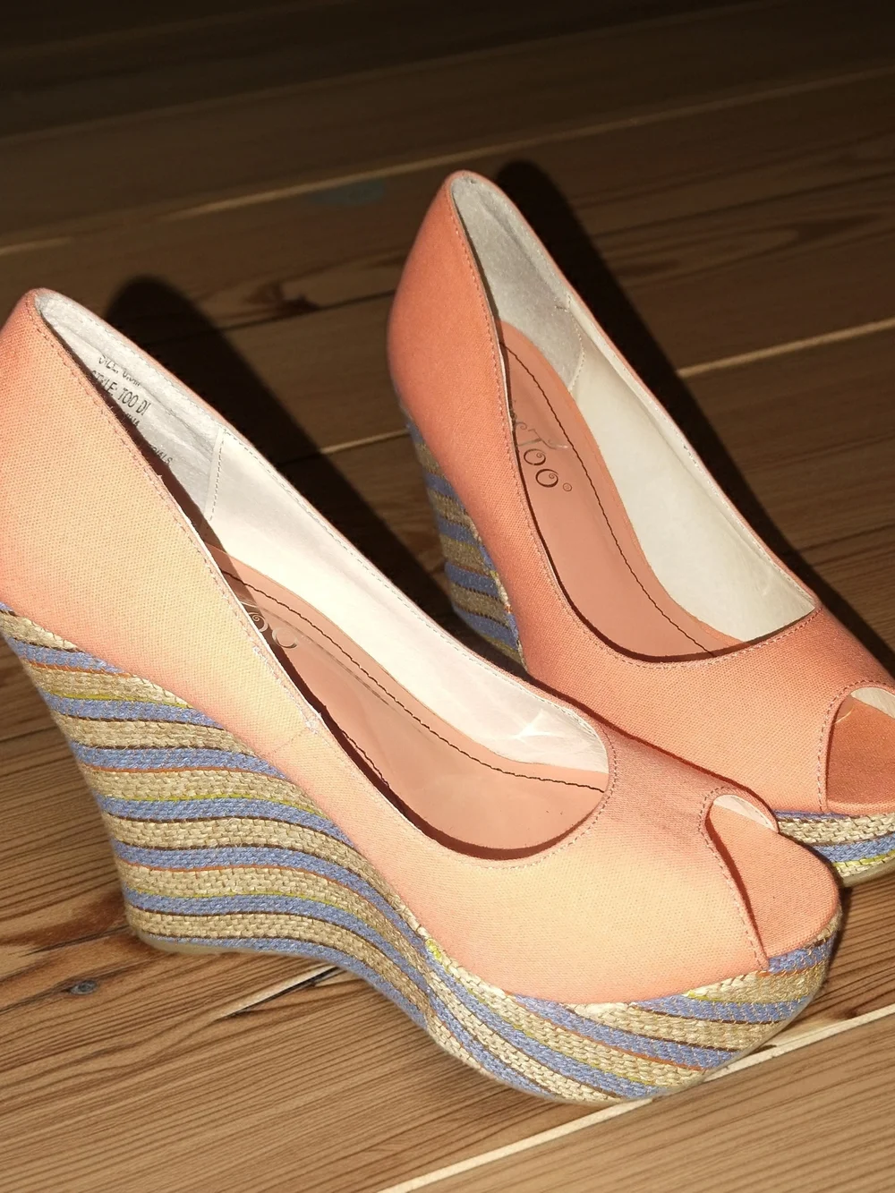 2 Lips Too Size 8.5 Platform Wedge Heels